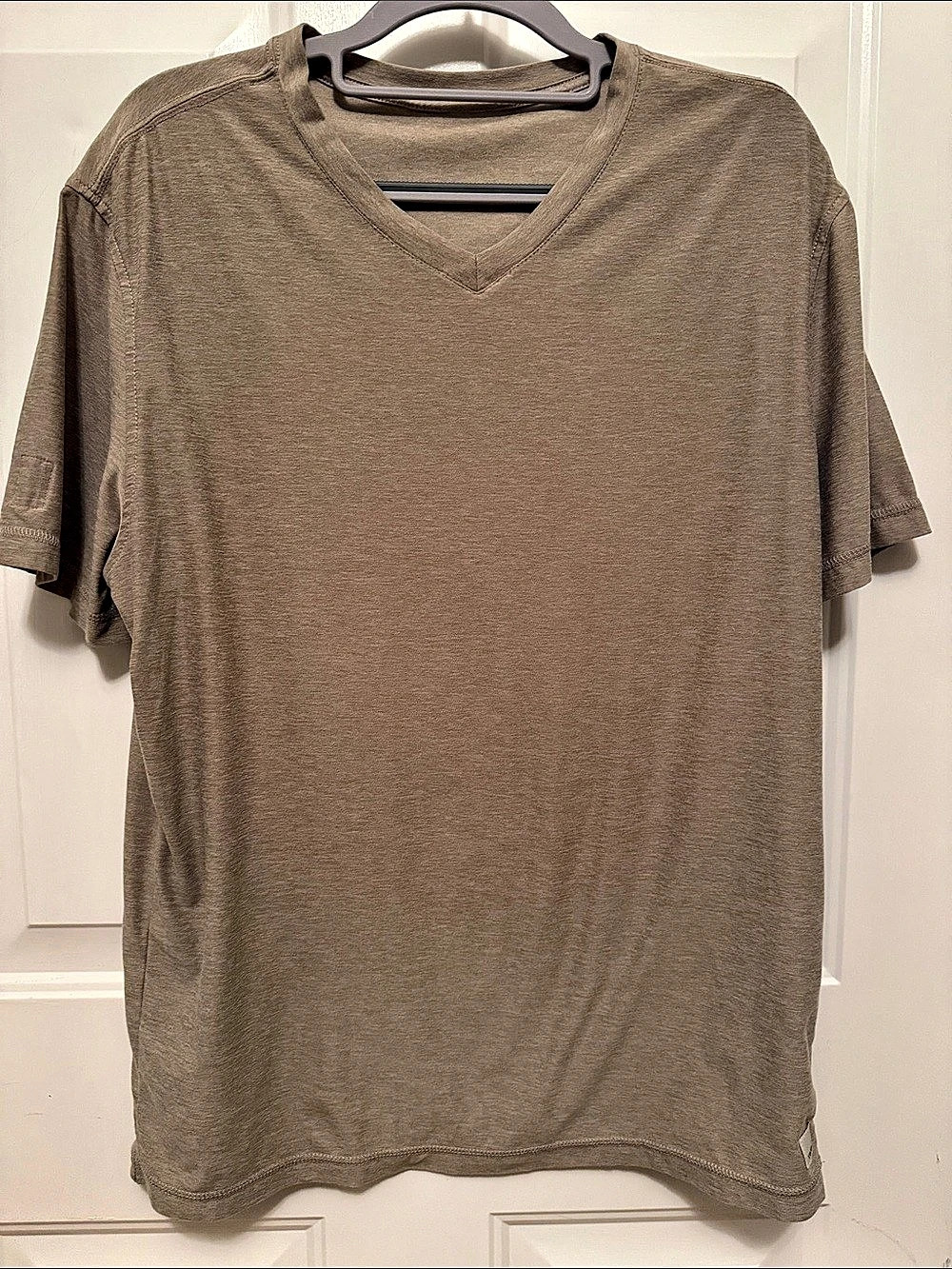 Vuori Strato Tech V-Neck Tee Men's Brown Medium